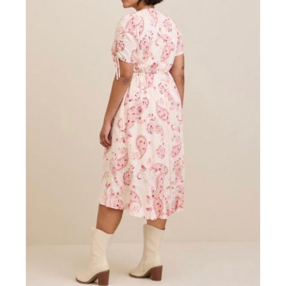 A beautiful Torrid dress in size 3X   Brand new with tags attached - Picture 5 of 9